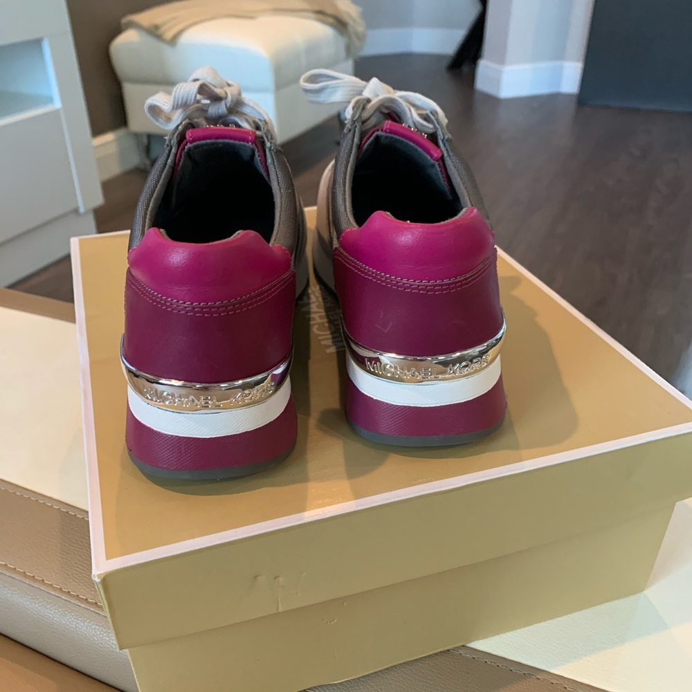 ❌SOLD❌Michael Kors Sneakers - Picture 8 of 8